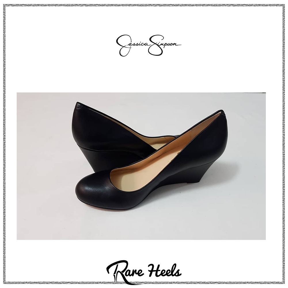 rareheels's tweet photo. 👠Shoesday🔥🔥Black Leather Jessica Simpson Wedge Heel Pumps
👠Available in sizes 11/42 &amp;  12/44
Address in our bio
📞08033061107
08142129880 (WhatsApp only)
🎁 Nation wide delivery
_ ⠀
.
Follow @rareheels
. 
P.S 😷 up
.
#rareheels #lagos #lekki #abuja #shoeblogs #shoebloggers https://t.co/lUoXFdkNHR