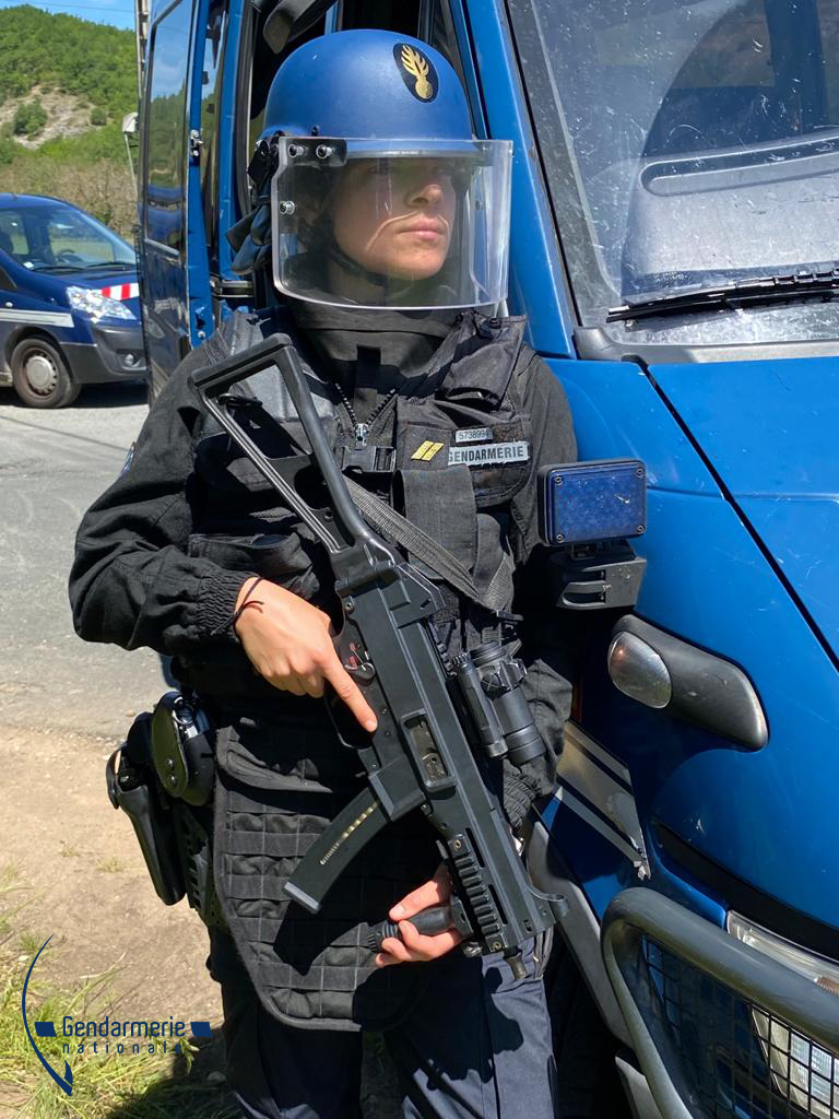 Gendarmerie's tweet image. #Dordogne 🚨 L'individu recherché qui avait tiré sur les #gendarmes dimanche à #LeLardinSaintLazare a été maîtrisé par le #GIGN à la suite d'un échange de tirs. 
Pas de blessé parmi les gendarmes.