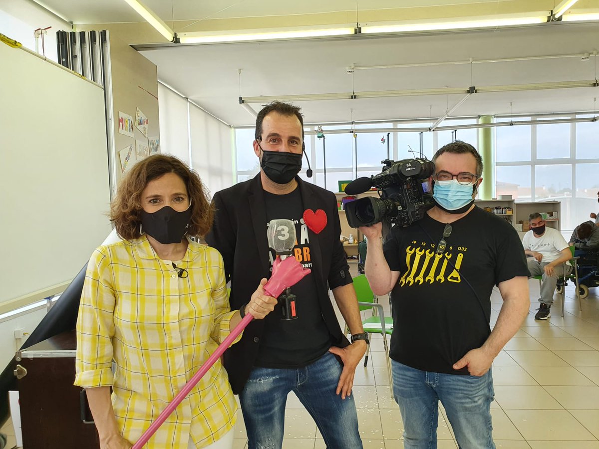 fimagmagia's tweet photo. 🎥Avui l'equip de @totesmoutv3 ha acompanyat a @Davidelmag a la sessió matinal de MÀGIA SOLIDÀRIA de #FIMAG'21, al centre del @GrupMifas de Riudellots de la Selva.
✨El podreu veure aquí: https://t.co/5nBYCc9uQ2
#FIMAG21 #MAGIASOLIDARIA #GrupMIFAS https://t.co/TO7zEPgOAt