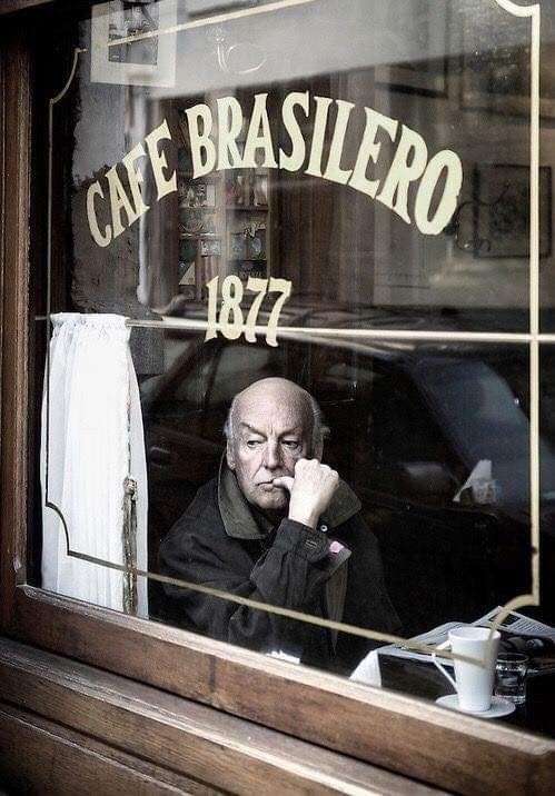 literlandweb1's tweet image. "Como ves, soy jodido para querer(...) Sé que no es suficiente. Somos muchos los que andamos con el cariño estropeado, pero hay que tener valor para sacarlo de adentro con estropeaduras y todo”.
Eduardo Galeano