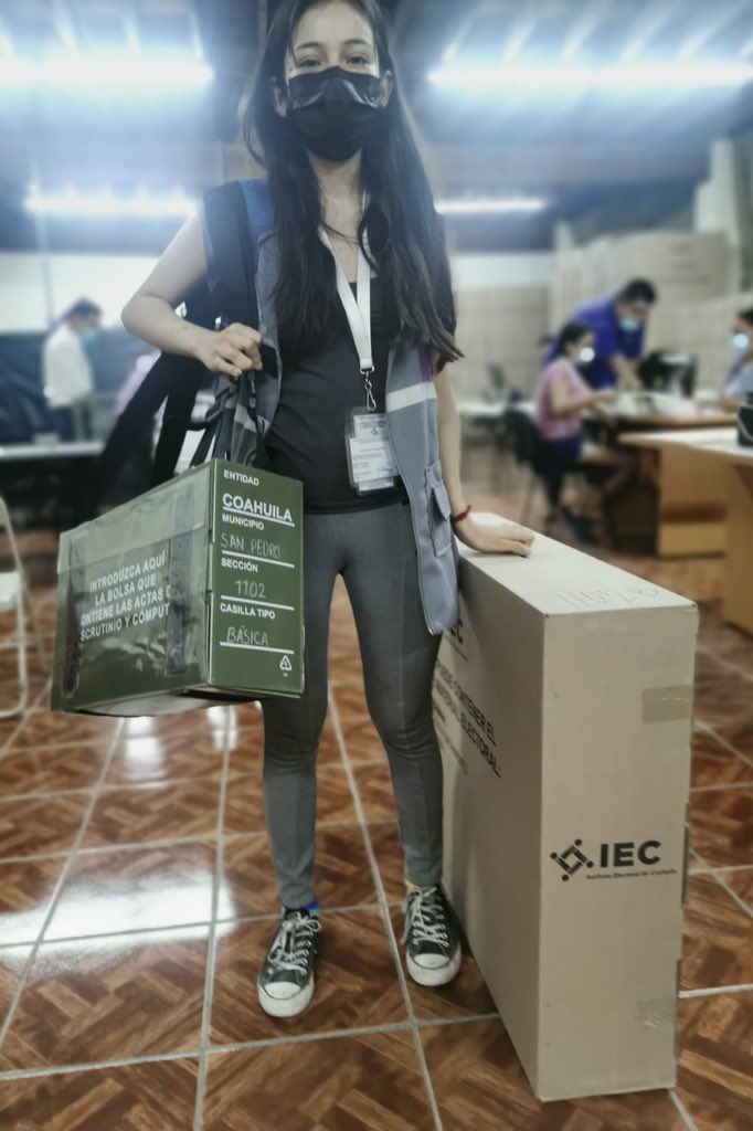 PacoTorres68's tweet photo. Antes del amanecer inicia la distribución de paquetes electorales en #Coahuila a Presidencias de Casilla. https://t.co/84QVkR7BQ3