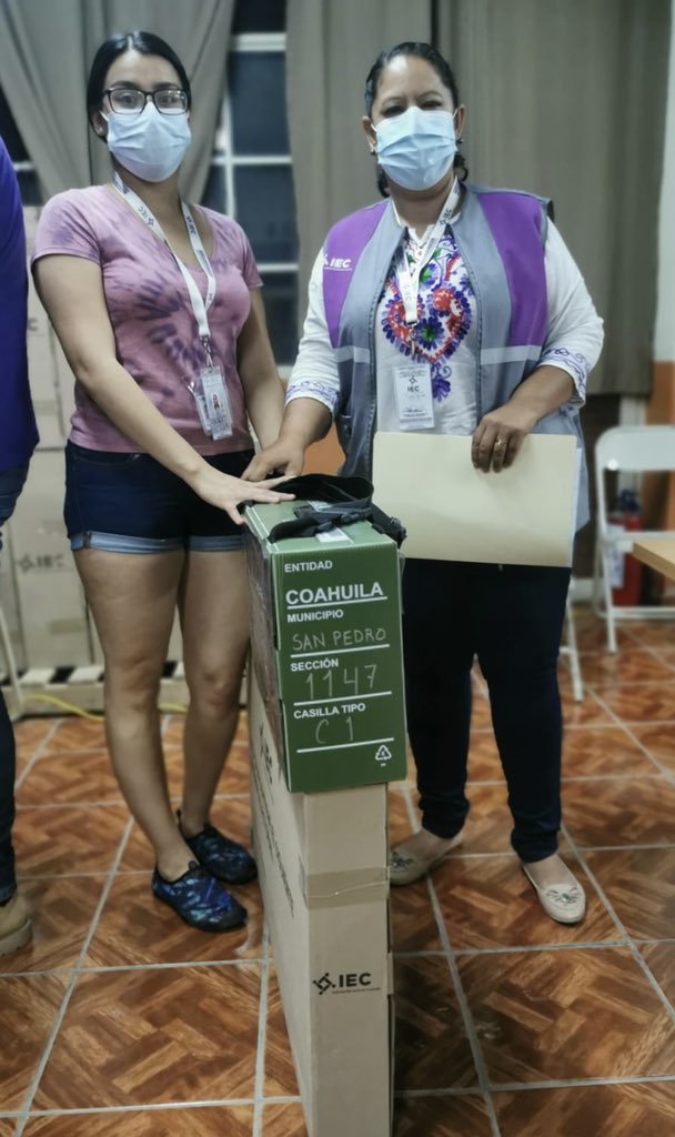 PacoTorres68's tweet photo. Antes del amanecer inicia la distribución de paquetes electorales en #Coahuila a Presidencias de Casilla. https://t.co/84QVkR7BQ3