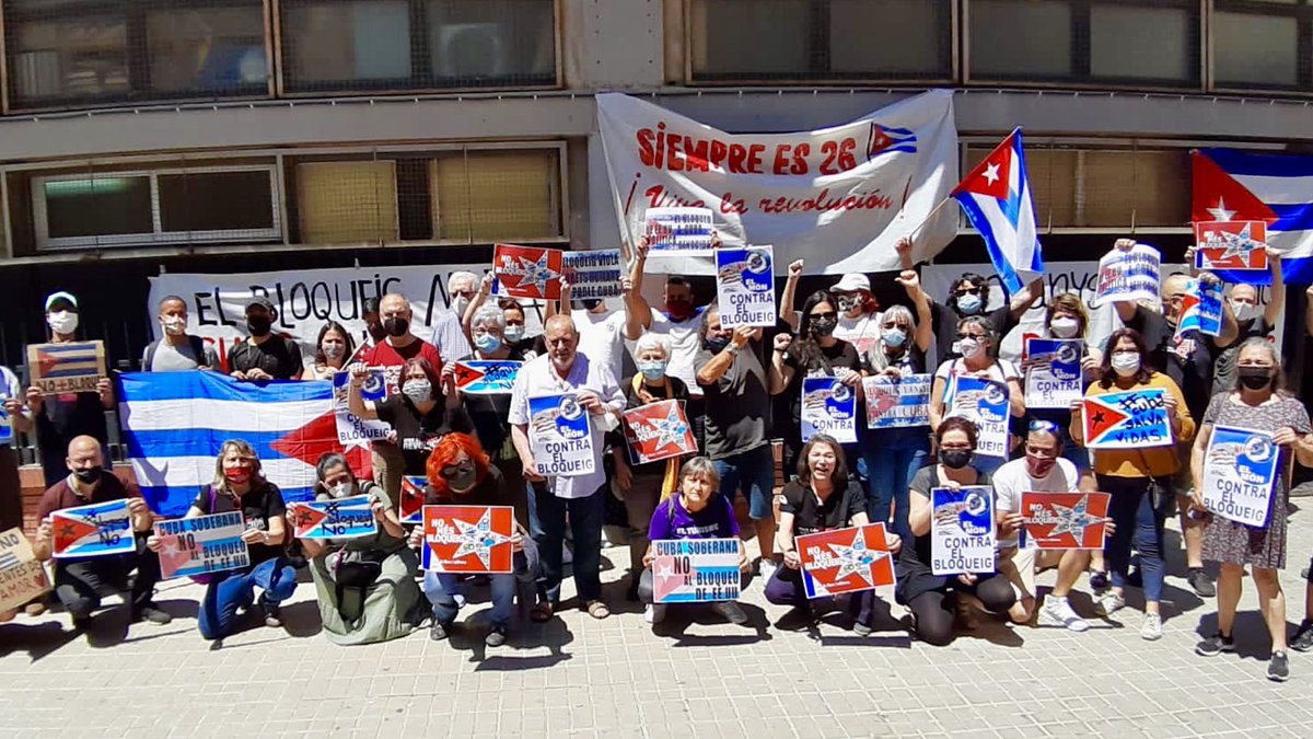 DiazCanelB's tweet photo. Gracias a todos los que ayer dejaron su descanso de domingo y salieron a las calles, soleadas o frías de ciudades distantes, para tender #PuentesDeAmor y exigir en todos los idiomas el fin de un crimen que dura demasiado: #EliminaElBloqueoYa https://t.co/F8Rj3btXrR