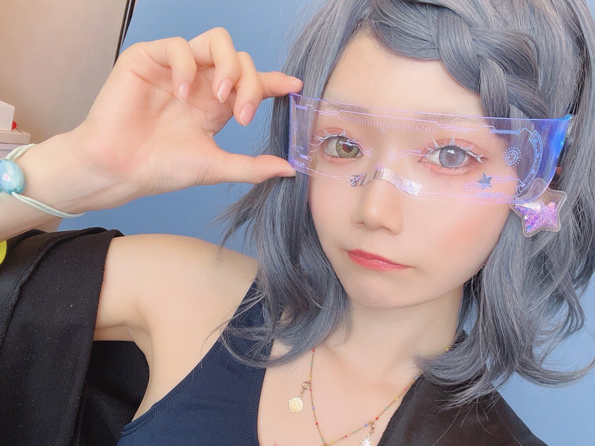 マリルリ 昨日のオリジナル メイクこだわり詰まってるのとつみちゃんが貸してくれたサイバーグラスがイケイケなのと ダイソーで0円で買った攻撃と防御兼ね備えた傘付き水鉄砲が素晴らしいからよく見てね 情報量w