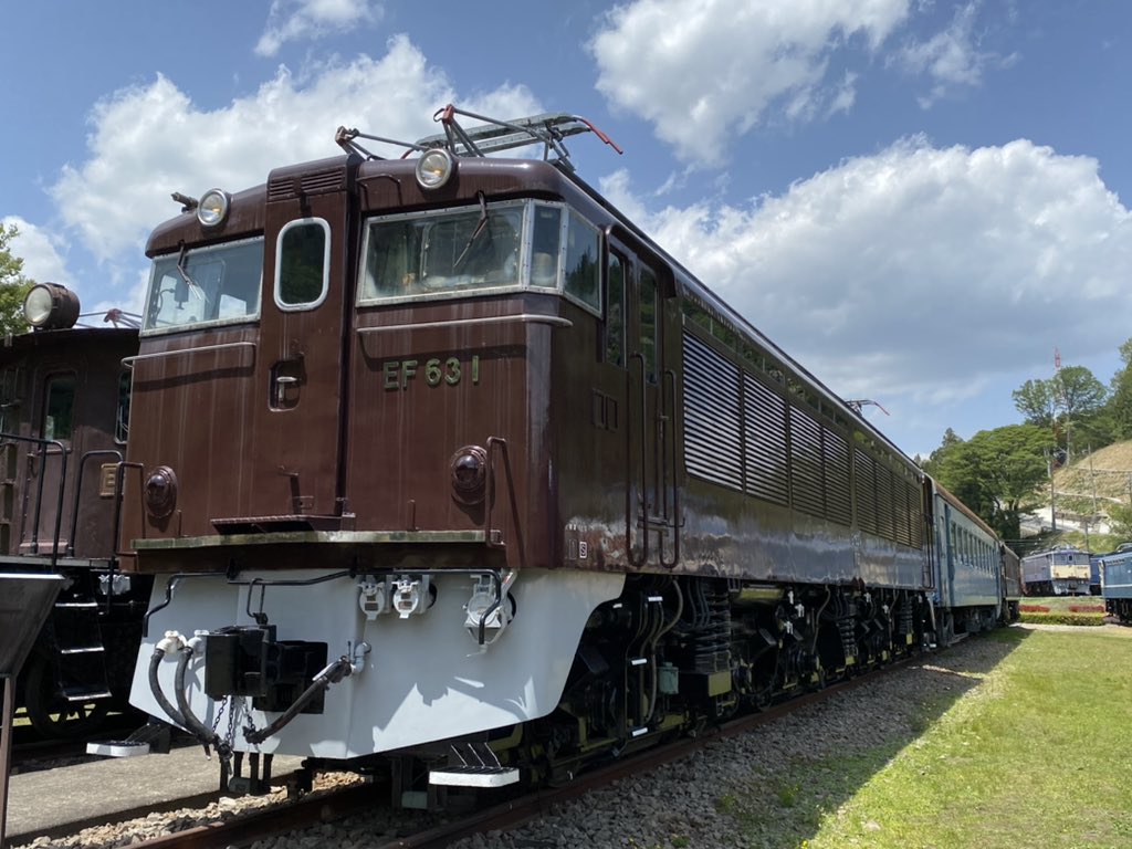 D51p على تويتر 60年代までは都会でも蒸気機関車が当たり前だったから周りの電車や客車や貨車 そして電気機関車達も汚れが目立たぬ茶色や黒が多かった D51p على تويتر 60年代までは都会でも蒸気機関車が当たり前だったから周りの電車や客車や貨車 そして電気機関車達も汚れが目立たぬ茶色や黒が多かった