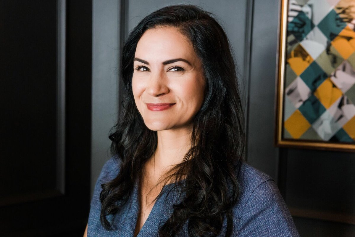 CANeyeMDs's tweet photo. Check in with our members &amp; others across Canada, at our FREE webinar: ‘Path to a New Vision: Leading from Languishing to Thriving’, Wed, June 9 at 8:00-9:15pm ET. @DrSusanBiali discusses #stress mgmt, #burnout #prevention &amp; #resilience.  @nseyemann https://t.co/TAtsiTTVgZ https://t.co/RSnQd4iBeG