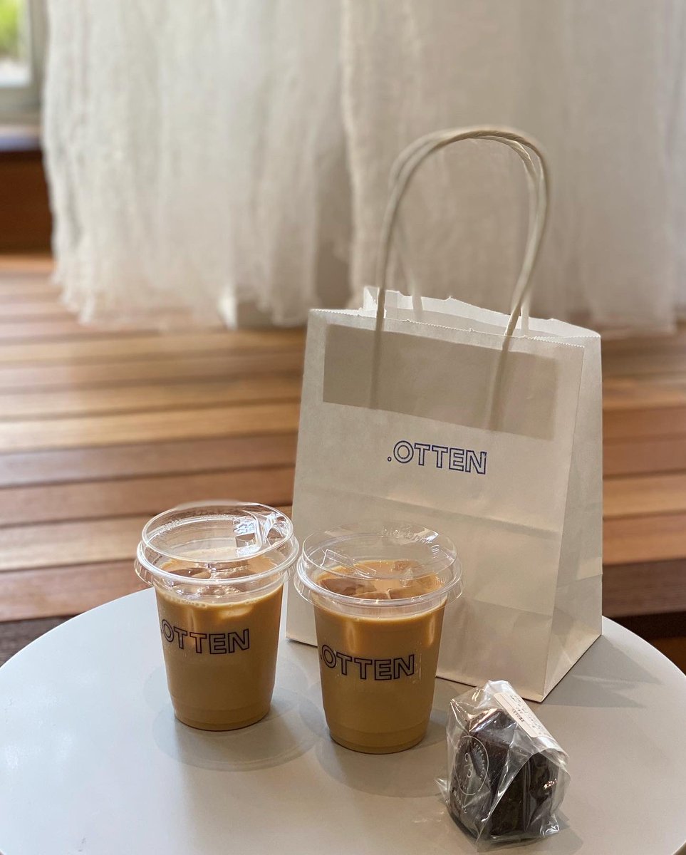 Ichaaako's tweet photo. 品川にオシャレすぎる韓国っぽカフェがいつの間にかできていた🥺💓💫KOKUYO SHOWROOM併設のcoffee stand .OTTEN ☕️今年できたばかりみたい💓 https://t.co/3RKp1o1K6a