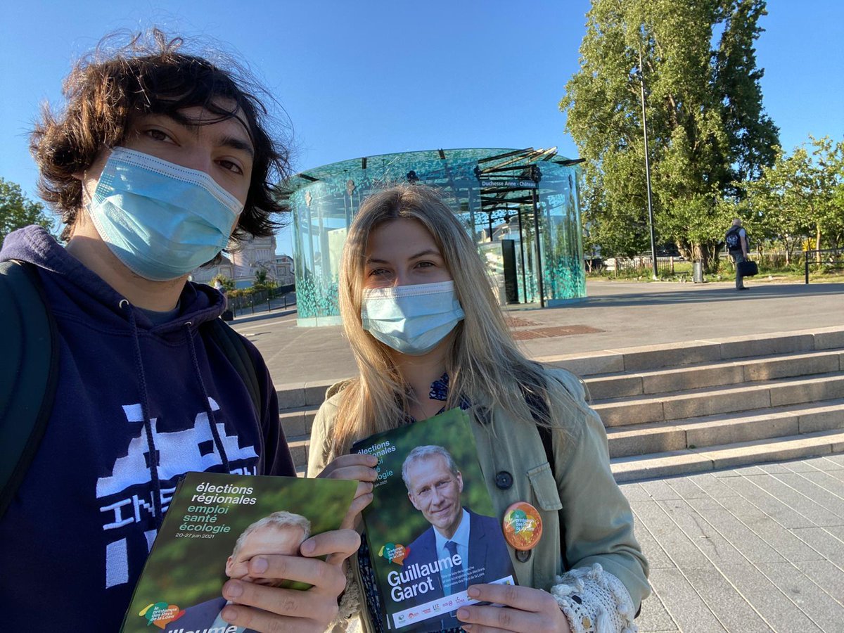 LaurentQuenach's tweet photo. Une nouvelle semaine de militantisme commence ! Nous étions à Duchesse-Anne ce matin pour échanger sur les propositions du @printempsPDL pour la région !
#Regionales2021 https://t.co/BTV6tpkDZl