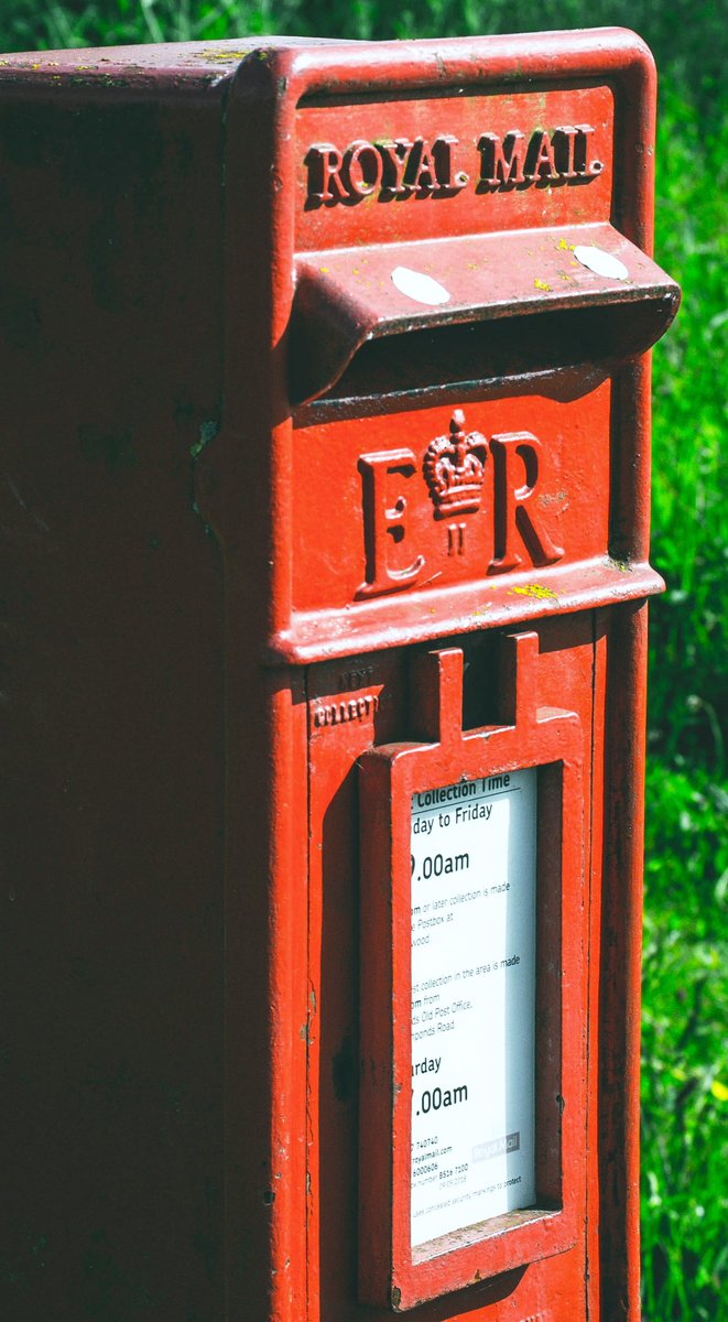 UnderdogPhotog1's tweet photo. 'Her Majesty's Post Box' 

#StillLife #Photography #photographyislife #PhotographyIsArt 
#Perspective #RoyalMail #PostBox 

#AnimisticUnderdog
#UnderdogPhotography https://t.co/w4En7L5xRv
