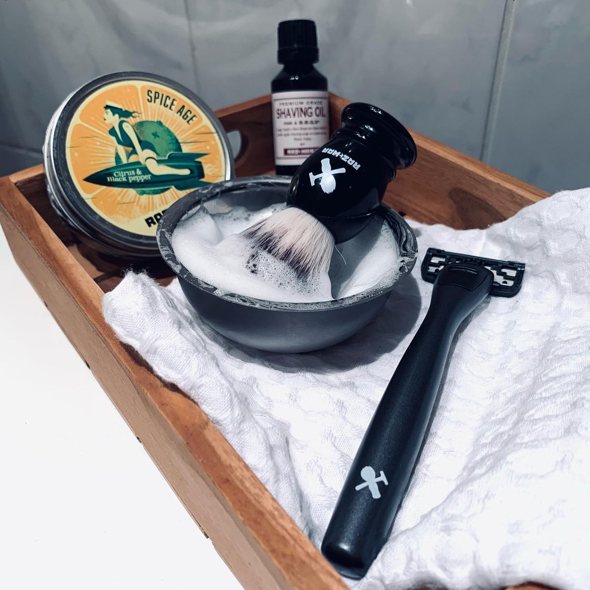 Barber at home style. Just look at this lather. 

#shaving #naturalshaving #barber #wetshaving #newrazor
