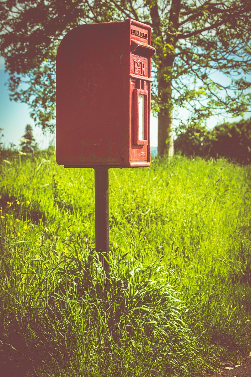 UnderdogPhotog1's tweet photo. 'Her Majesty's Post Box' 

#StillLife #Photography #photographyislife #PhotographyIsArt 
#Perspective #RoyalMail #PostBox 

#AnimisticUnderdog
#UnderdogPhotography https://t.co/w4En7L5xRv