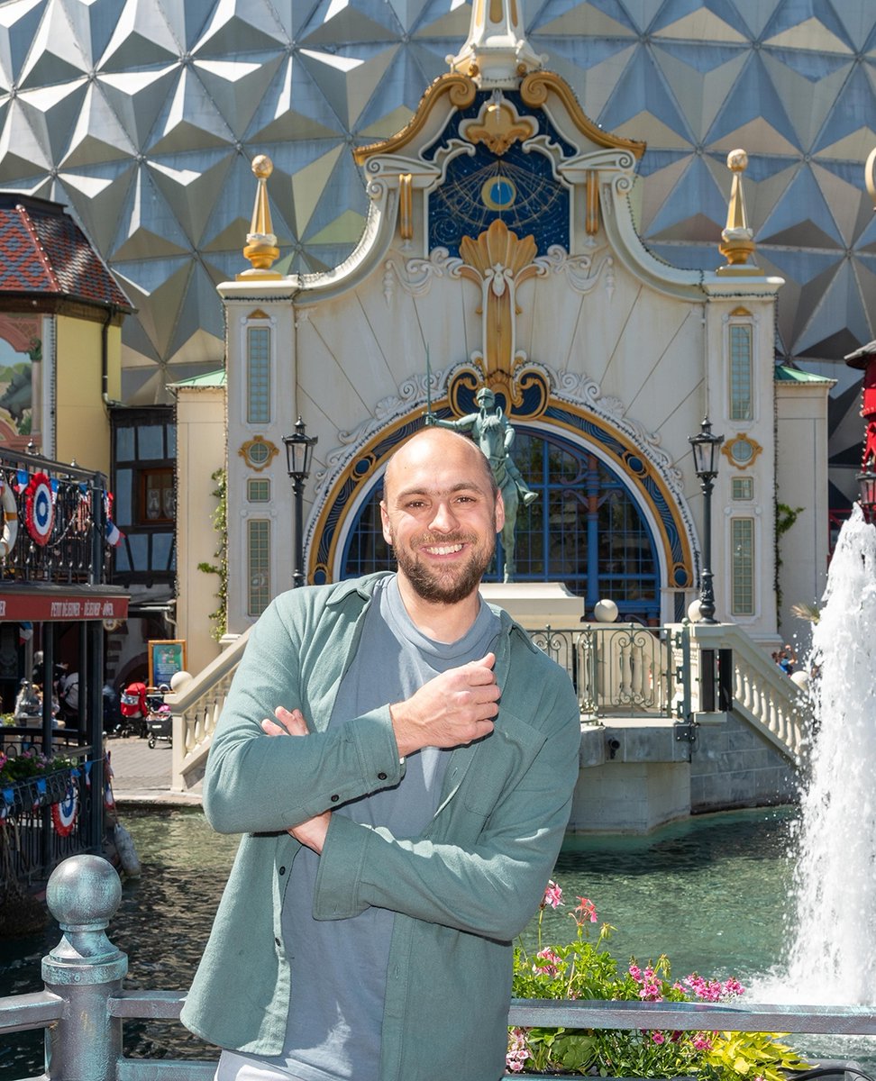 bernhardrein's tweet photo. Fühlte sich im Park sehr wohl: Badischer #Landsmann und Musiker Max #Mutzke, der unseren Dialekt perfekt drauf hat. 😀 Hat Spaß gemacht!
#bernhardrein #bernhard_rein #europapark #youropark #photographer #rollercoaster #themepark #eurosat #cancancoaster #frankreich #maxmutzke https://t.co/htEngxlMad