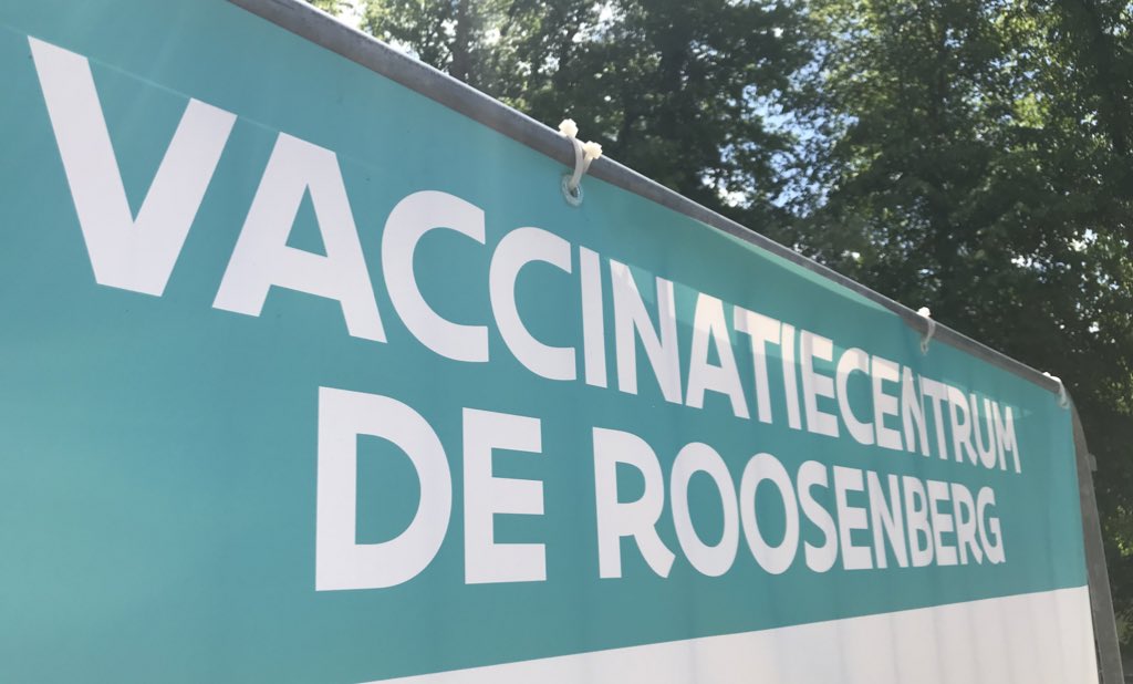 bertpitschon's tweet image. Blij met mijn eerste Pfizerprik. Vlot verloop en vriendelijk onthaal.👍 voor de medewerkers van ons vaccinatiecentrum. 👏 @bierbeek