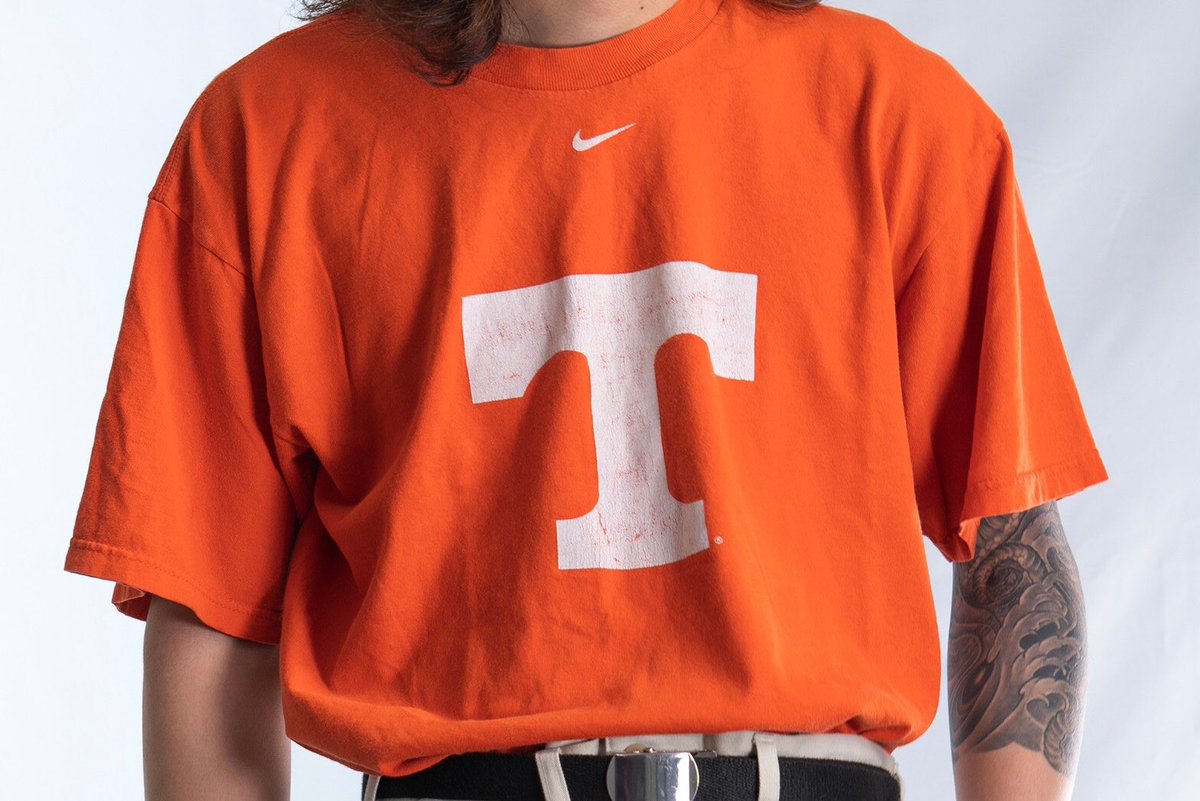 R_M_store's tweet photo. NIKE【ナイキ】
Tennessee Volunteers【テネシーボランティアーズ】ロゴ Tシャツ ¥3500-

R＆M store 
https://t.co/6QpXLBVr5I 

#古着 #古着コーデ #アメカジ
#rmstore #martin #マーチン https://t.co/xaOhV84cCU