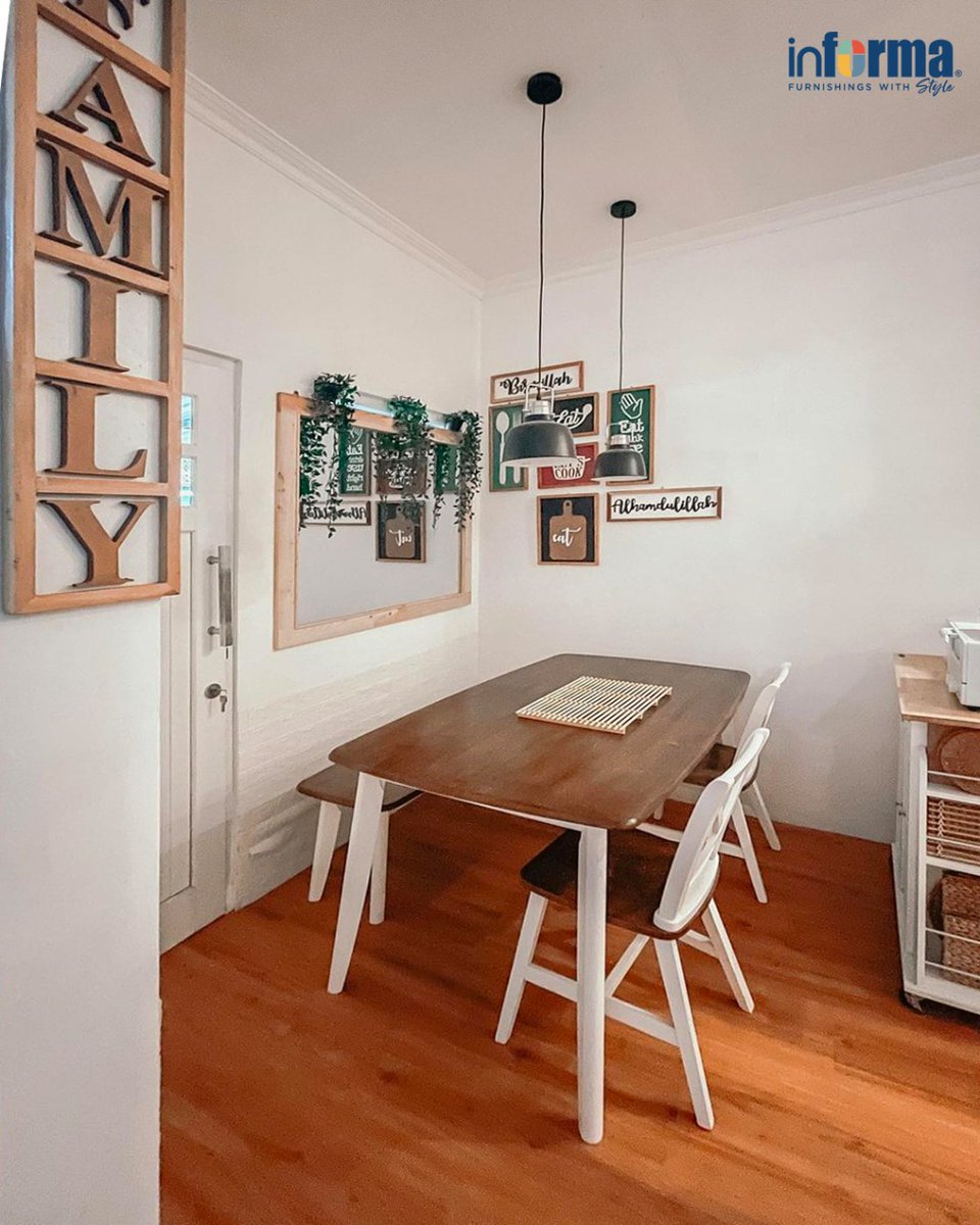 Salah satu inspirasi ruang makan dari <a href="/caeciliaanie/">Ani Sujiati</a> (IG) yang bisa kamu terapkan dirumah. 

Dengan meja makan Yelets membuat ruang makan lebih spesial. Terdiri dari 1 meja, 2 kursi dan 1 bangku panjang membuat momen santap dengan orang terkasih terasa lebih nyaman.