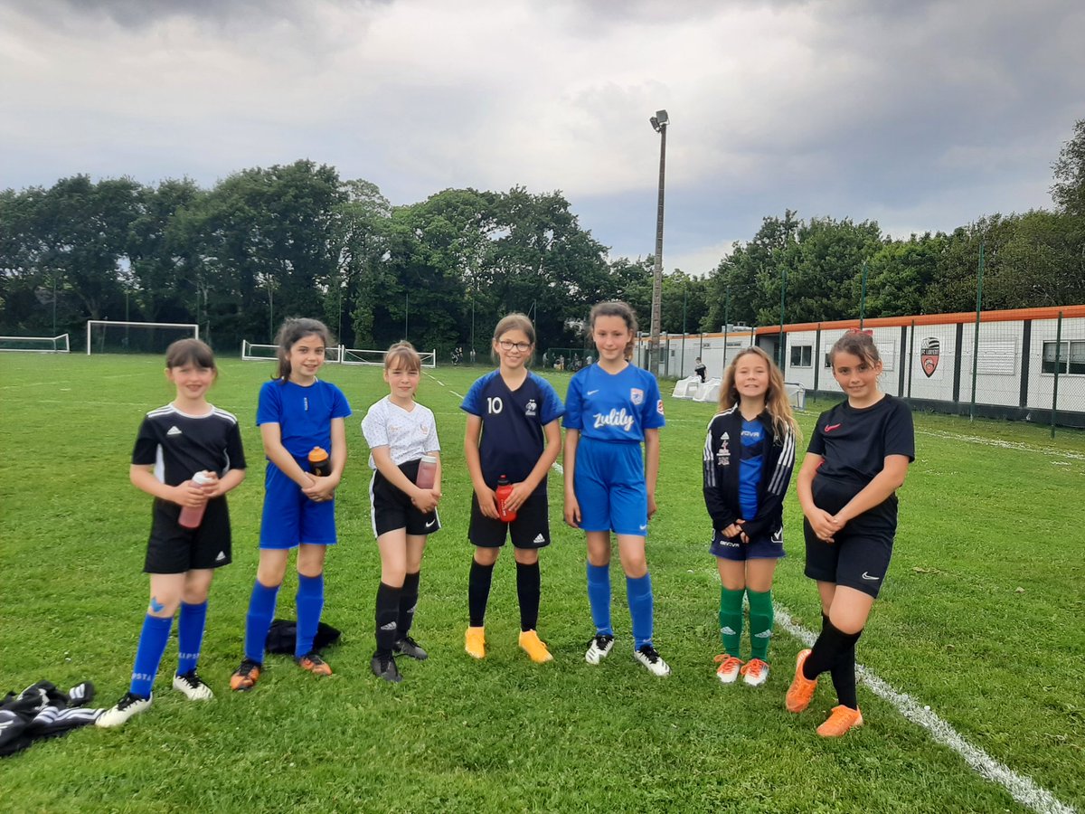 Ce samedi nos féminines (U11) ont participé aux portes ouvertes organisées par le <a href="/FCLorient/">FC LORIENT 🐟</a>aise @FCLorient.
Une journée riche en découvertes et échanges. 
Nous remercions le club pour son accueil ! 
💚🤍