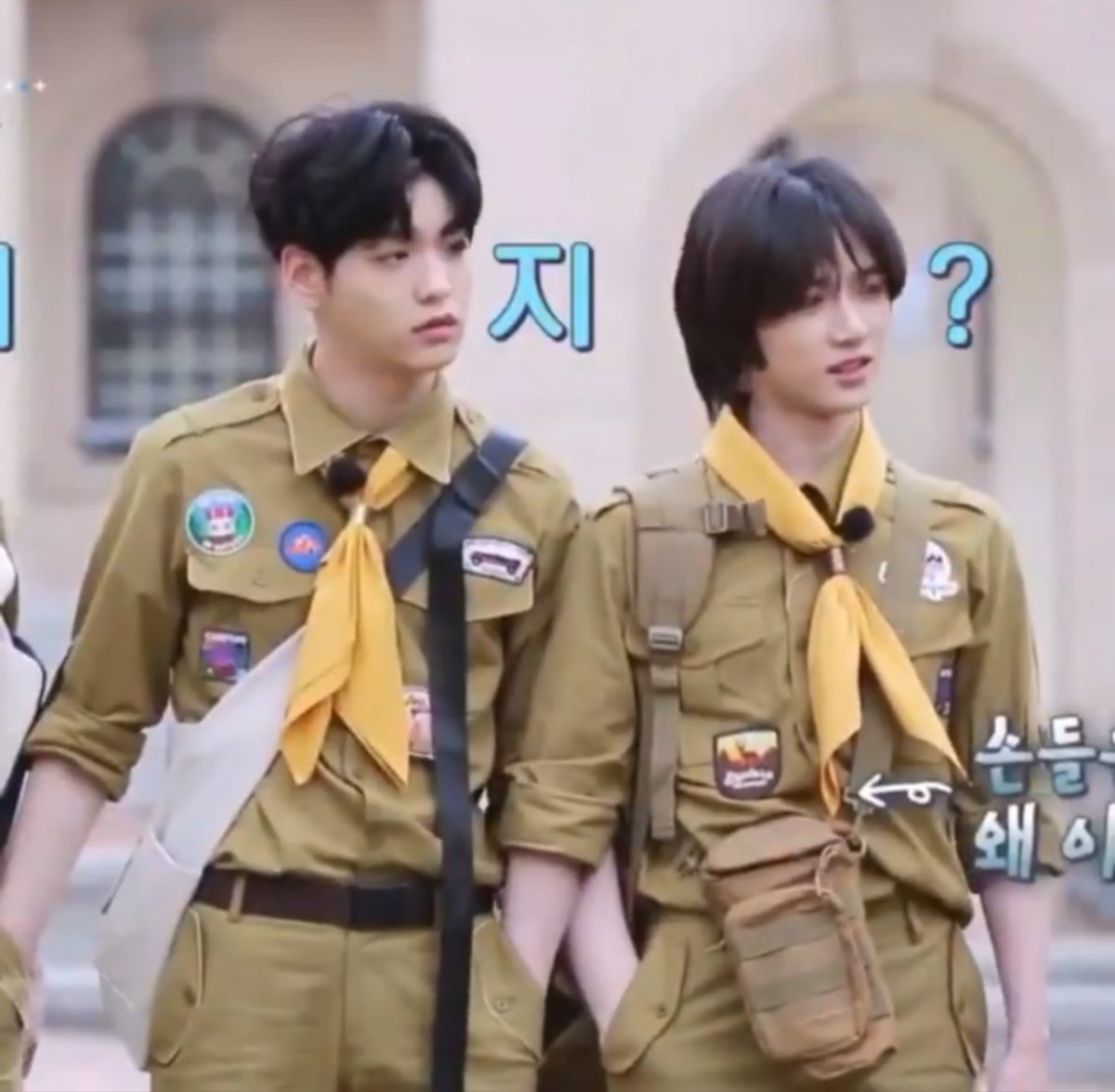 tinycutetxt's tweet image. 주머니 손 왜때문에 그래요