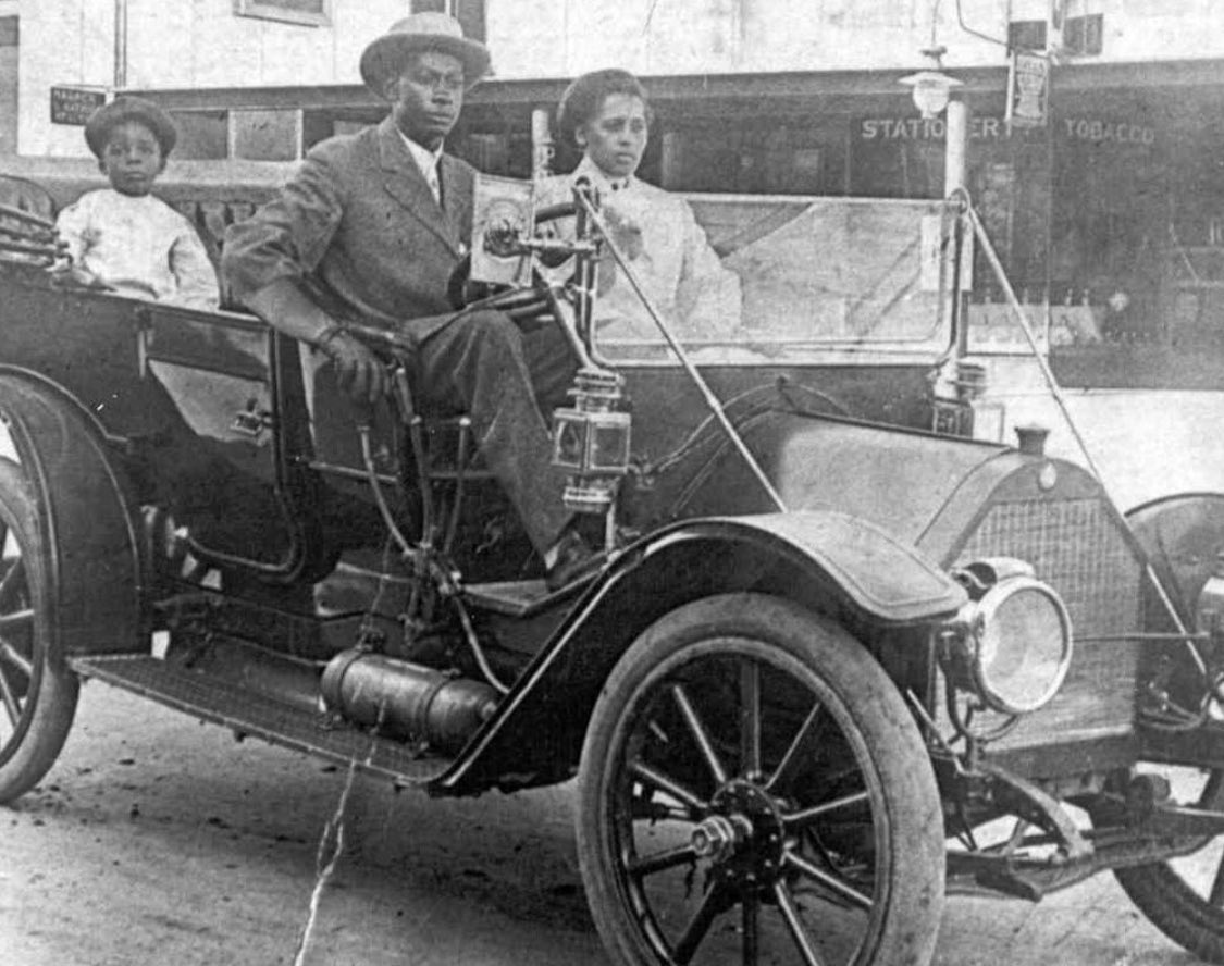 G2Gconsulting's tweet photo. Today marks 100 years since as many as 300 African Americans lost their lives &amp; over 9,000 were left homeless when Greenwood was attacked, looted &amp; burned to the ground #BlackWallStreet #TulsaMassacre Amazing testimony of 107 yr old #ViolaFletcher &amp; #HughesVanEllis - #NeverForget https://t.co/zvM1Cakbxi