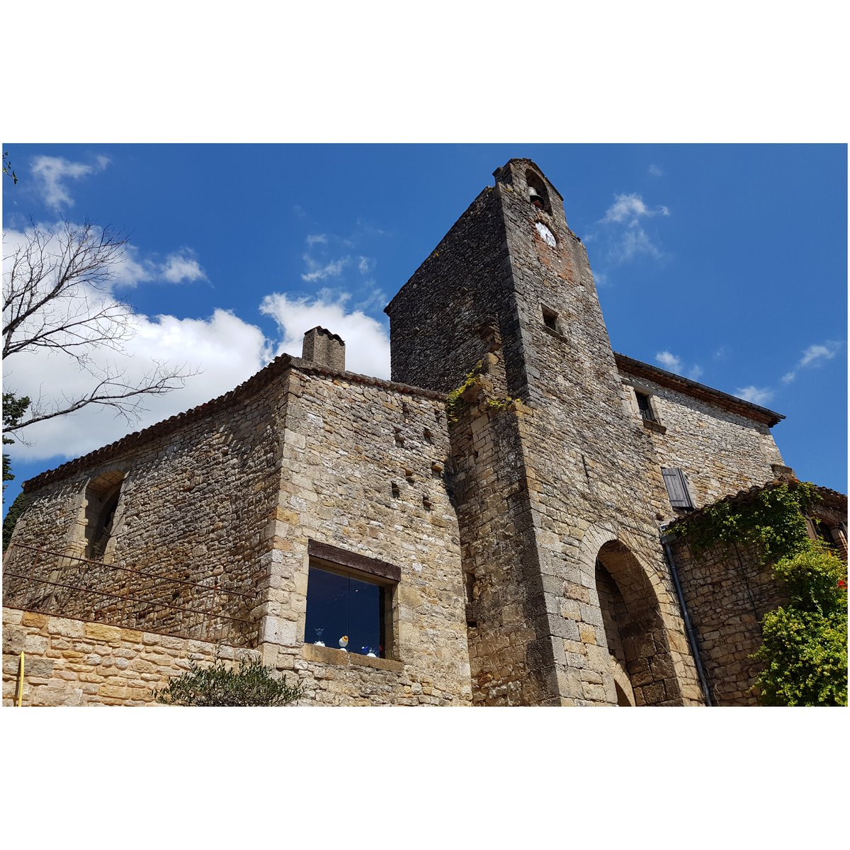 clodius_maximus's tweet photo. Le village de Bruniquel a servi de cadre au film de Robert Enrico "Le vieux fusil" avec Philippe Noiret et Romy Schneider

#TarnEtGaronne #Occitanie #Bruniquel #Patrimoine #monumenthistorique #France https://t.co/8XjZYgaOW1