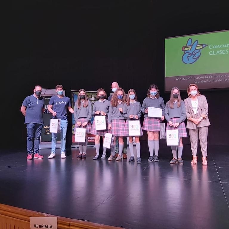 ciamarialog's tweet photo. ¡¡Enhorabuena a las las alumnas de 2°C y B ganadoras del concurso  Clase sin humo!! 👏👏👏 #ClaseSinHumo https://t.co/CAz6rotrtM