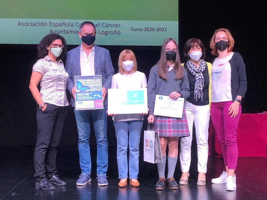 ciamarialog's tweet photo. ¡¡Enhorabuena a las las alumnas de 2°C y B ganadoras del concurso  Clase sin humo!! 👏👏👏 #ClaseSinHumo https://t.co/CAz6rotrtM