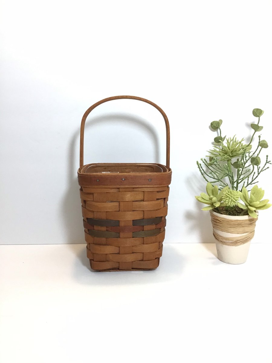 GirlPickers's tweet photo. I have many Longaberger baskets in my https://t.co/mUBYSHyPk0 shop.  Check it out! https://t.co/XycEqD1RBq