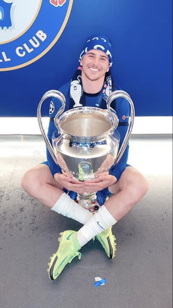 Lucybli's tweet photo. Good morning @masonmount_10 That smile says it all for every single Chelsea fan everywhere. Thank you #leaderlegend at just 22 years of age 💙💙 https://t.co/btwbmyDbHG
