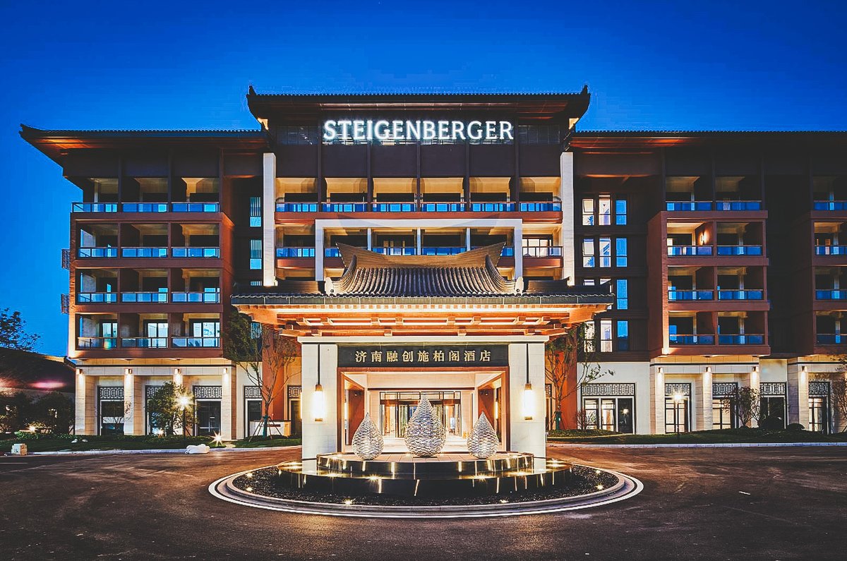 Our first #Steigenberger Hotel in China: The Steigenberger Jinan Fengming opened last Saturday in #Jinan &amp; shines in luxurious design with tradional-looking architecture, 258 rooms, two restaurants, a lobby lounge and a swimming pool. Read more: deutschehospitality.com/en/press-offic…