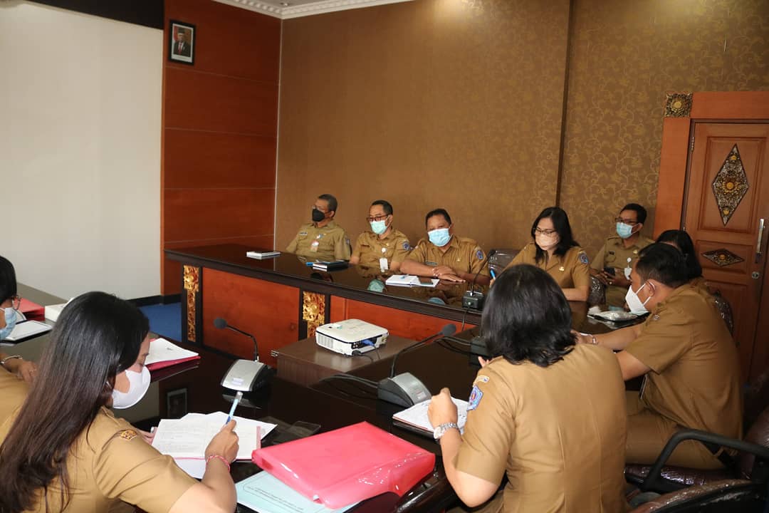rsud_wangaya's tweet photo. Monitoring dan Evaluasi Pelaksanaan Perencanaan Penganggaran Responsif Gender Tahun 2021, bertempat di Ruang Pertemuan Atas, Senin (31/5), yang dipimpin langsung Direktur RSUD Wangaya Kota Denpasar, dr. A.A. Made Widiasa, Sp.A beserta jajaran.

#humasrsudw2021 https://t.co/R6h2Z8Gbvx