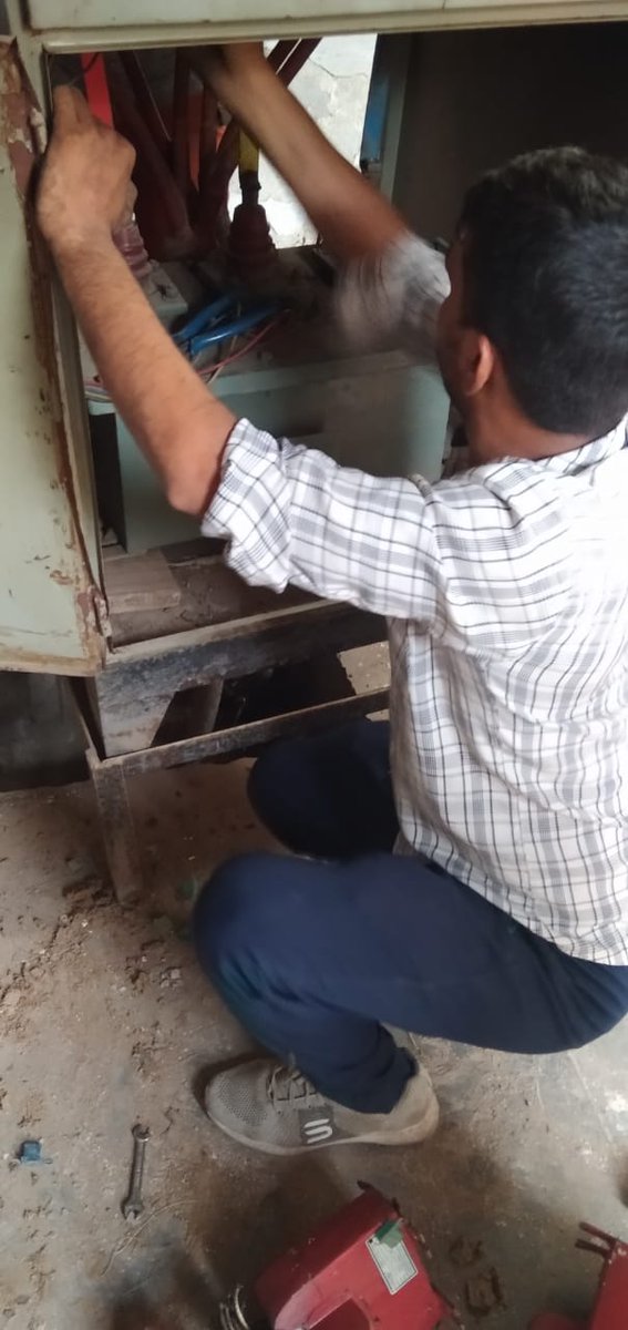 palam_3's tweet photo. @MunCorpGurugram @DC_Gurugram @DEEPAKKAHUJA @rakeshdaultabad .WATER WOES CONTINUE amid summer &amp; corona for 500+ families of C2 Block and 1000+ families of adjoining Blocks. No supply since yesterday. AGAIN ELECTRIC PANEL has malfunctioned. https://t.co/NPy8I9Qyml