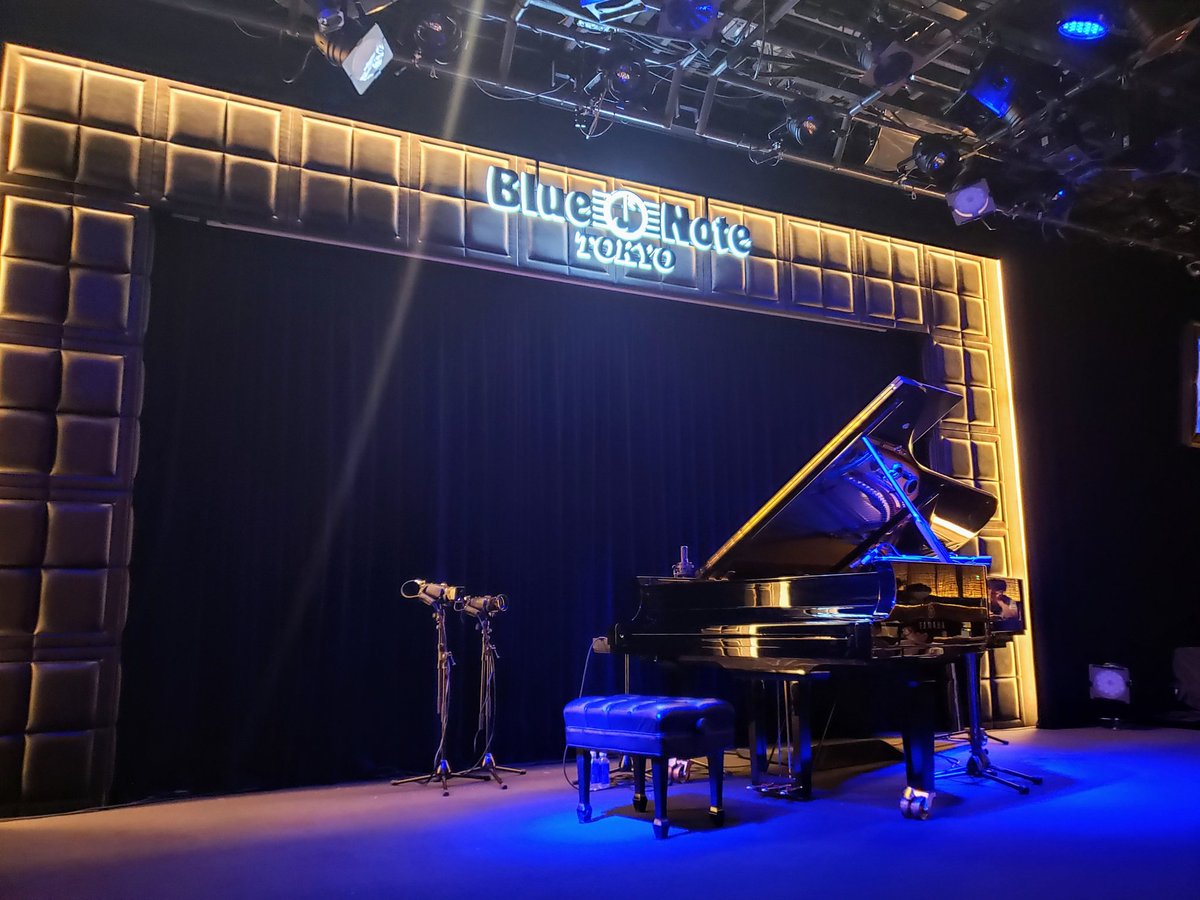 Izumih0705's tweet photo. 前回のバラード・シリーズでお披露目した新曲の"Uncertainty"をまた演ってくれたのも嬉しかったなぁ...限りなく美しいひろみさんのピアノの音色に、心洗われて感無量です!!👍🎶🎹😍
明日はいよいよ大ラス!!🙏❤️
#Hiromi #HiromiUehara #上原ひろみ #Ballads2 #Day1 #SaveLiveMusicIII https://t.co/V1todNQxGj
