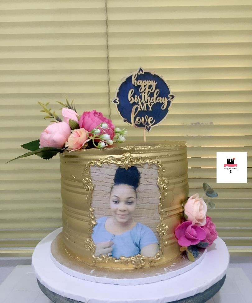 BakeryDripz's tweet photo. Delivered this beauty today😘😍😍
Can I be your trusted cake and small chops plug? 😊
07063812560
#uyobaker
#9jaFarm
#cake
#EatLocal
#food https://t.co/aTx5mn0jXt