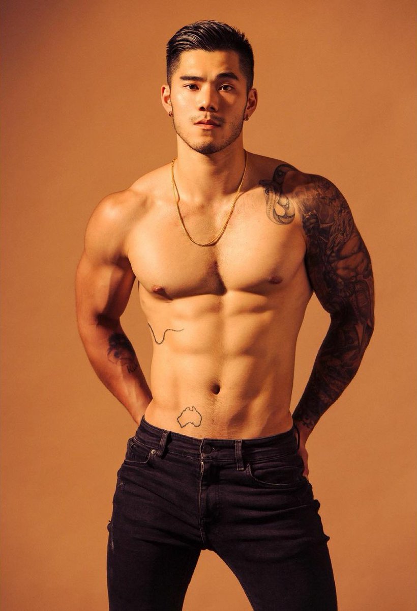 THEHYPEDBAES's tweet photo. OH HOT DAMN. He looks like he would be a hell of a lot of fun in bed! https://t.co/ESb3z7Zm7k