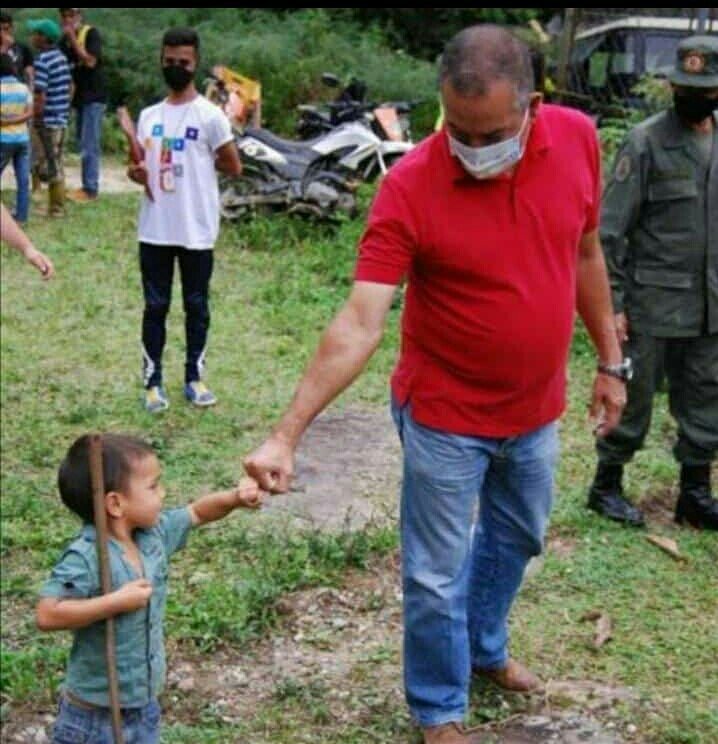DirecRegEducTru's tweet photo. HASTA LA VICTORIA SIEMPRE CAMARADA!..

Siempre junto a nuestro Gob. @RangelSilva4F y al pueblo trujillano, sentimos la partida física del compañero general Francisco Briceño, Dir. de Seguridad Ciudadana y Paz del Edo. Trujillo

QEPD 🙏

#VenezuelaSeVacuna 
#EducaciónYComunidad https://t.co/50Ak0EcPEl