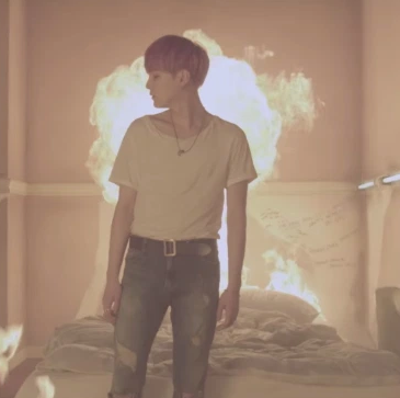 o07cm's tweet photo. what i learned from bts and txt is that if i have a problem, i will simply be an arsonist. https://t.co/n4hvYohLQN