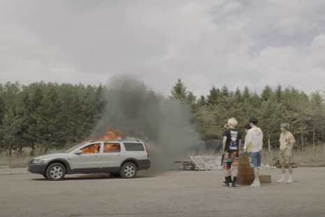 o07cm's tweet photo. what i learned from bts and txt is that if i have a problem, i will simply be an arsonist. https://t.co/n4hvYohLQN
