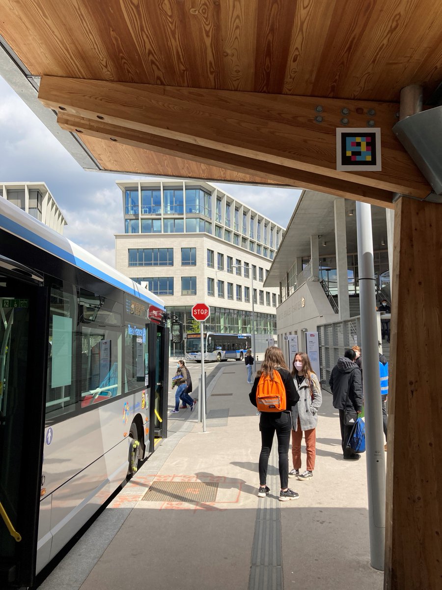 La #mobilité inclusive et accessible pour tous : avec <a href="/IDFmobilites/">IDF Mobilités</a>, #Keolis a déployé pour la 1ère fois en France une solution prometteuse en gare de #Versailles Chantiers avec des QR Codes augmentés.
Découvrez la technologie <a href="/navilens/">NaviLens® Empowering the blind and partly-sighted</a> : bit.ly/34Eu4c5 via <a href="/Le_Figaro/">Le Figaro</a>