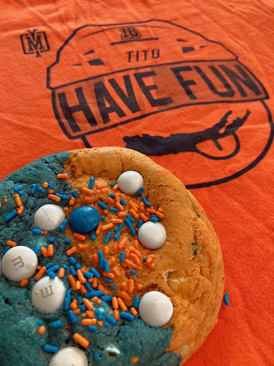YesMenOutfitter's tweet photo. FIRST GOAL CHALLENGE
GAME 2 v BOSTON

Quote Tweet your choice for NY’s first goal before puck drop, correct guesses will be entered to win:

TWO FREE BUTCHIE DOUGH COOKIES from Brown Bears Baking
(these shouldn’t be legal)

U.S. residents only! One guess per account https://t.co/ObpdamUXi6