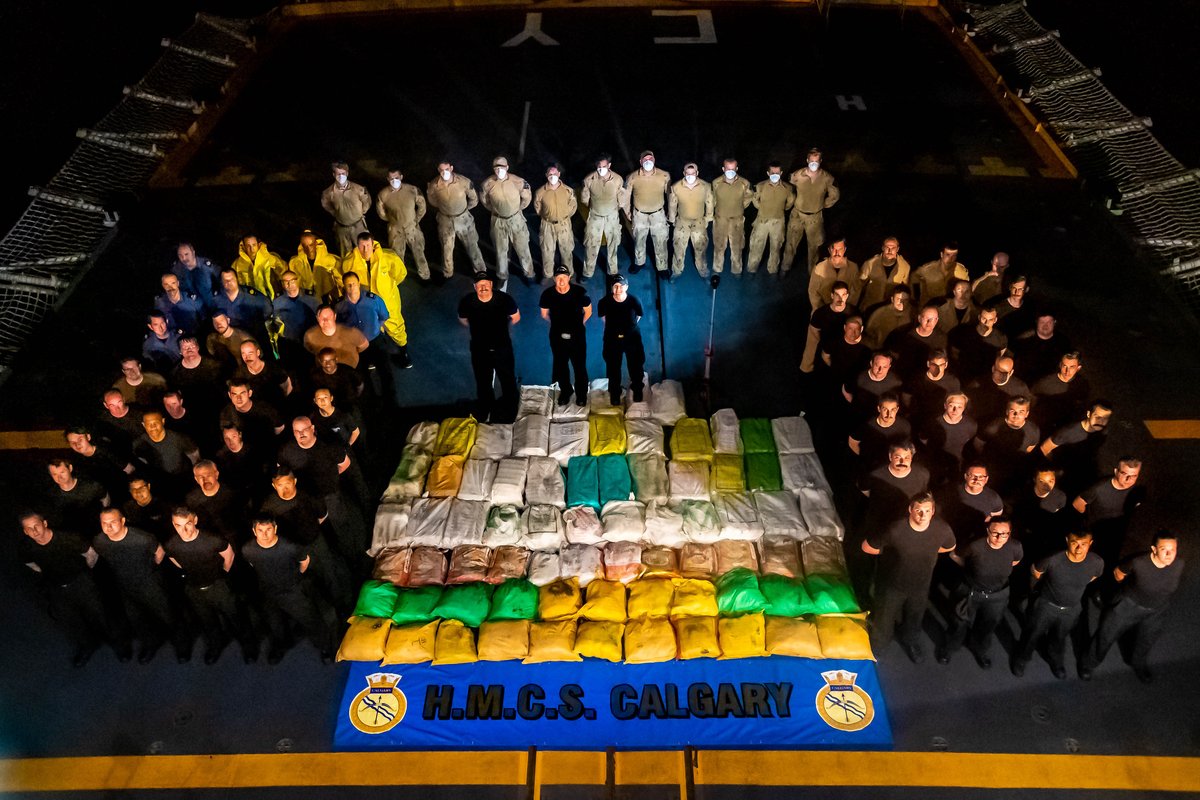 CanadianForces's tweet image. Pictured here are members of #HMCSCALGARY, standing over 4,000kg of seized narcotics during counter-smuggling operations as part of #OpArtemis - our mission to help stop terrorism and ensure that international waters are safe and secure. @RoyalCanNavy #Canada