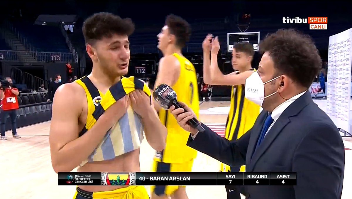 ademcatalkas's tweet photo. Şu son saniye basketi de gerçekten inanılmazdı. Baran, şapkadan tavşan çıkardı resmen! İki takımın oyuncuları da tebriği sonuna kadar hak etti. Türk Basketbolunun geleceği adına gurur duyulan bir gün oldu. Tebrikler @FBBasketbol https://t.co/IKsntiB4YN