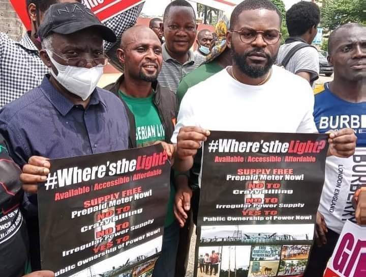 CitizenTosin's tweet photo. Barrister Femi Falana, a renowned Nigerian lawyer and Human rights activist together with his son, Folarin Falana @FALZtheBAHDGUYY showing solidarity at the protest ground to end bad governance in Nigeria.
Like father, like son! #GoodCombo
#NigeriaMustbefree https://t.co/MiGUKv4gdI
