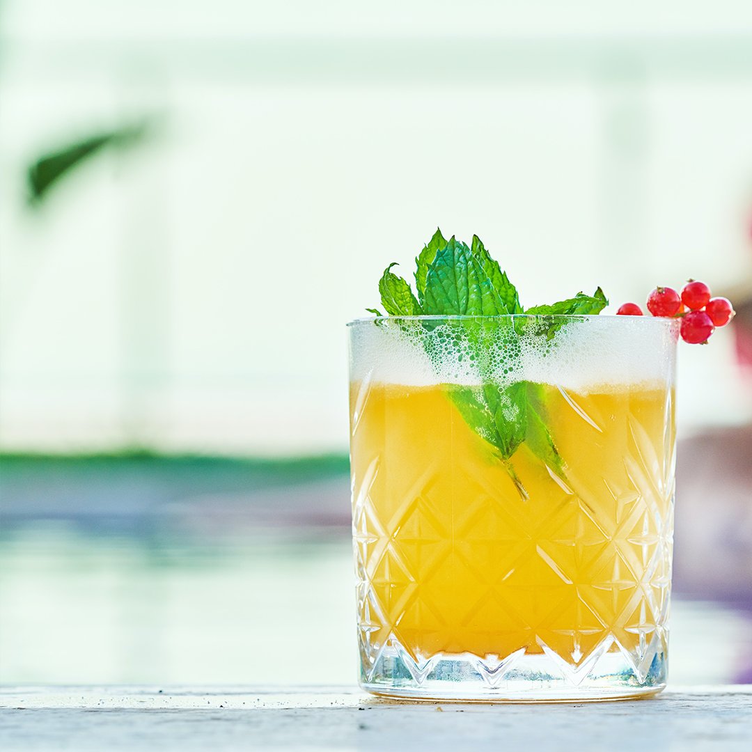 solay_app's tweet image. Guests no longer have to rush to the pool to save their spot. With Solay, they can reserve seating from the comfort of their room or with a drink in their hand! Create a free hotel or cruise ship profile or request a demo at solayapp.com/hotels, link in bio.