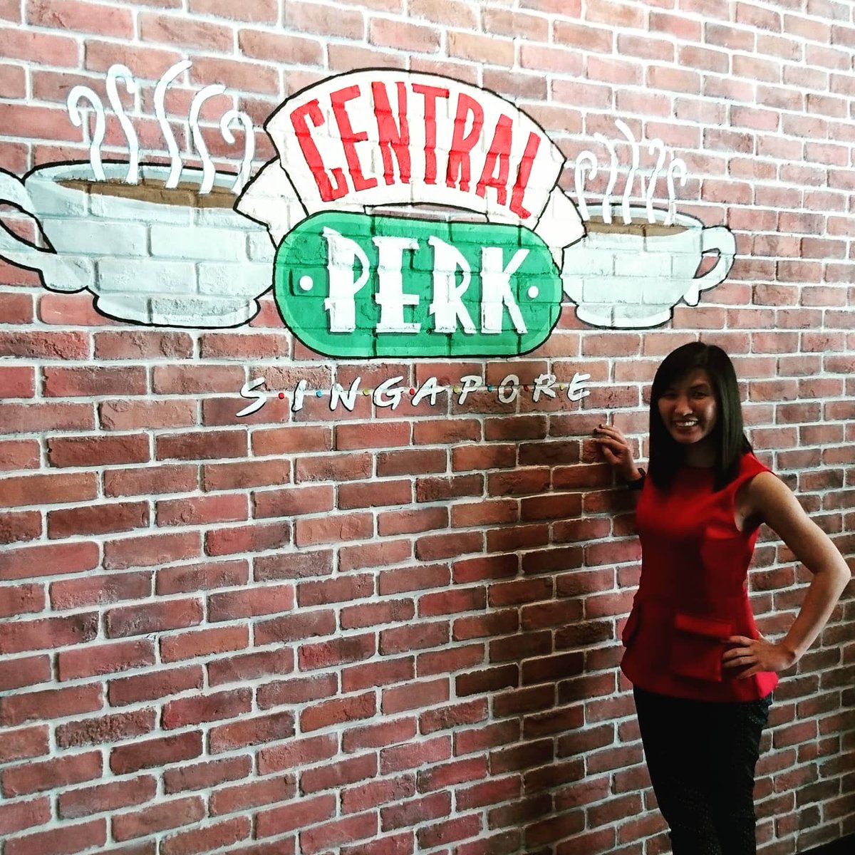natashayong's tweet photo. Did you get goosebumbs and a fuzzy nostalgia watching last week's anticipated #friendsreunion show after 17 years since the finale. It deserves a #throwback when I was on the same seat at the #centralperk Cafe in SG and at the Friends 20th Anniversary at 199 Lafayette St. in NYC https://t.co/yPTxtwLjLc