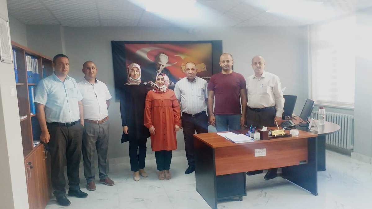 AgrIlce's tweet photo. 2011 yılında Ağrı Merkez İlçe Nüfus Müdürlüğüne Teknisyen olarak atanan ve bu güne kadar tüm çalışma arkadaşlarının saygı ve sevgisini kazanan Ö.Faruk Özalp kardeşimizi Kilis e uğurladık. Yolunda bahtında açık olsun güzel insan @AgrIlce @veysel1525 @agrinufus https://t.co/mr6pPA6vao