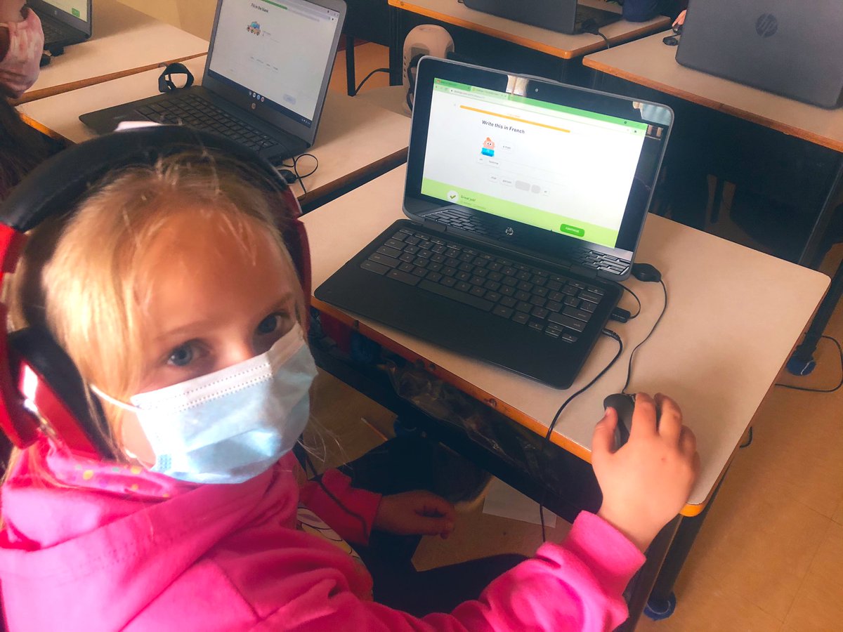 HNMA_Lawn's tweet photo. Working on our French listening skills this afternoon! 🎧 @HNMA_Lawn @NLESDCA @LambertJeananne 🇫🇷 https://t.co/gFIePZVnDy