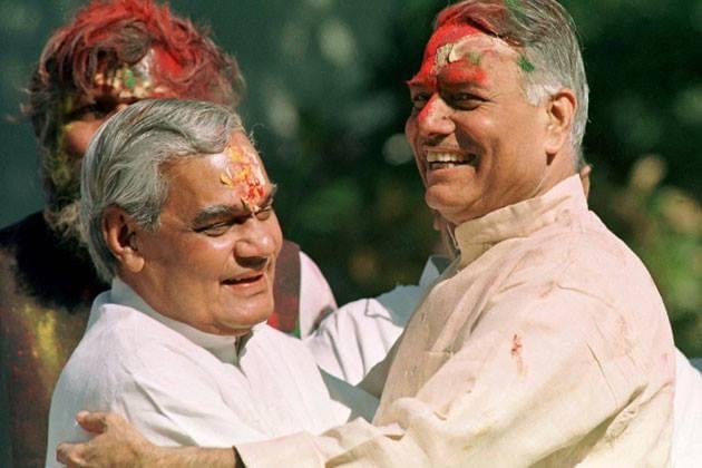 anurag_anand1's tweet image. Zindagi ke safar mein guzar jate hain jo makam,

Woh phir nahin aate.  #atalbiharivajpayee  #yashwantsinha #bjp @YashwantSinha