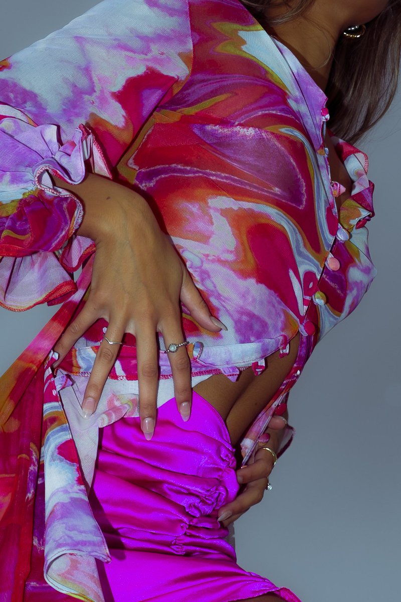 In case you haven’t noticed yet, the little things matter to us 😉 Like matching fabric covered buttons 🔥👌 koyandvictoria.com/collections/to…