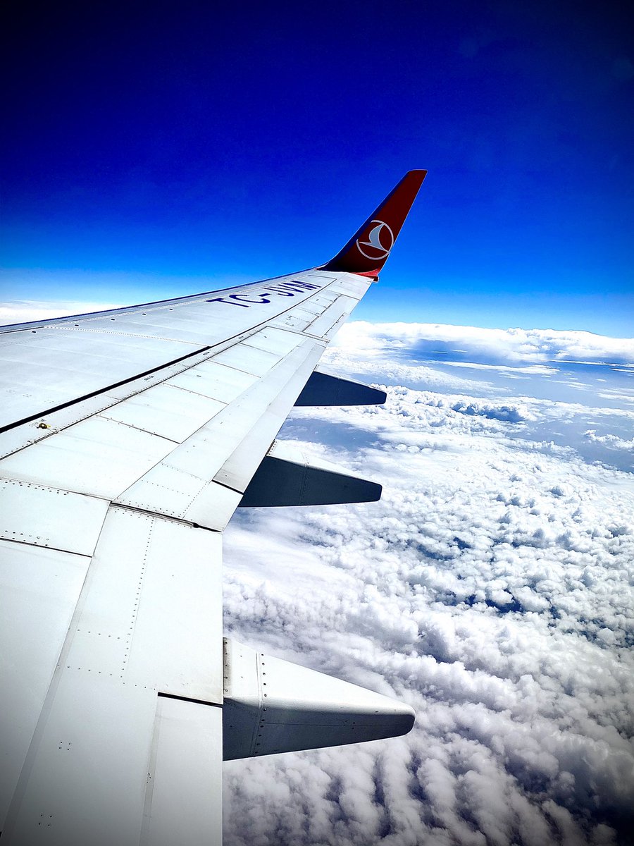 OTMWearStore's tweet photo. 📍 ElhamduliLlāh bien arrivé à l’aéroport.

✈️ Allāhumma Bārik l’aéroport d’Istanbul est immense!!! Propre et classe.

#İstanbulHavaLimanı #AéropotIstanbul 🇹🇷 https://t.co/96sGmfoPEk