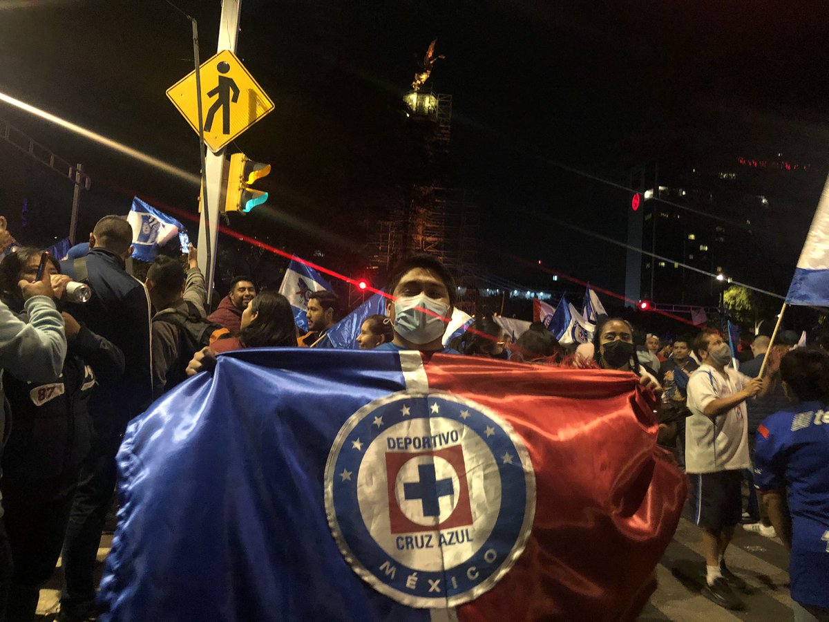 vannigr's tweet photo. Si no está así de feliz el día de nuestra boda... lo regreso 😂😂😂. Nadie lo ha hecho sufrir tanto como @CruzAzul #AZULDECORAZON #azulcampeon #CruzazulCAMPEON https://t.co/B5Klo0fItG