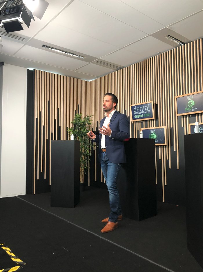 MCI_France's tweet photo. 🔙   Sur le Dental Forum 👩🏻‍⚕️👨🏼‍⚕️ de @UNPPD 
Une semaine dédiée aux prothésistes dentaires et aux professionnels, entièrement organisée dans notre studio et dans nos locaux 🙌🏻 🙌🏻 🙌🏻 

Bravo aux intervenants et aux équipes pour ce marathon géré avec un GRAND smile ! 👏🏻 https://t.co/sVFxtTguPm
